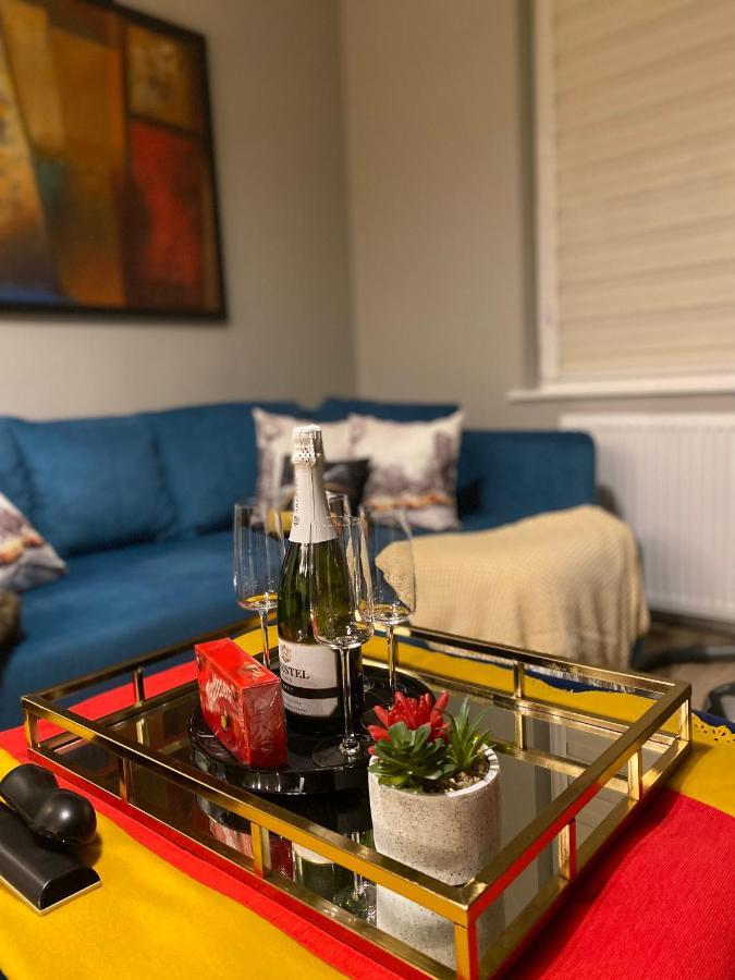 Lovely 3 Bed With Jacuzzi, Close To Airport, Driveway, Wifi Edinburgh Exterior photo
