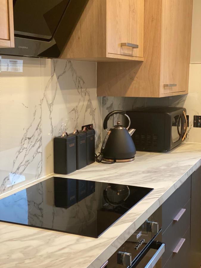 Lovely 3 Bed With Jacuzzi, Close To Airport, Driveway, Wifi Edinburgh Exterior photo